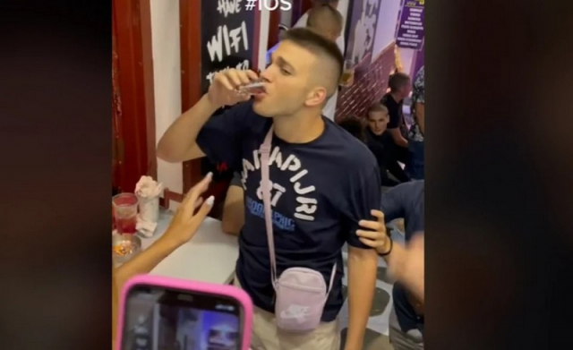 Για... σφηνάκια και χαστούκια στην Ίο - Τουρίστες πληρώνουν για να τους χτυπούν στα μπαρ