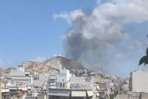 Φωτιά - Κορυδαλλός: Ρομά πετούσαν πέτρες στους πυροσβέστες