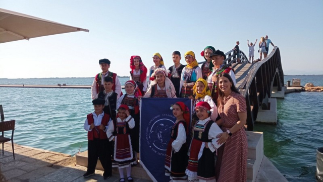 Μάγεψε την Λευκάδα η μουσικοχορευτική παράδοση της Θράκης