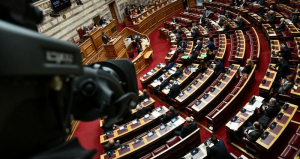 Χαμός στη Βουλή: 14χρονος πήγε να μπει με μαχαίρι και τον συνέλαβαν!