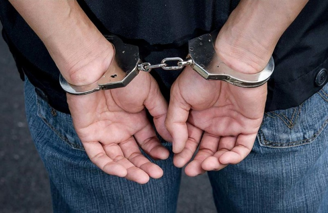 Με μαχαίρια κυκλοφορούσαν πάνω τους σε Λευκάδα και Κέρκυρα