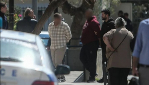 Στην Ευελπίδων οι τρεις κατηγορούμενοι για την υπόθεση μαστροπείας της 14χρονης
