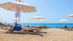 Πρέβεζα: O ένας «καρφώνει» την παραλία του άλλου - Βροχή οι καταγγελίες και τα ευτράπελα