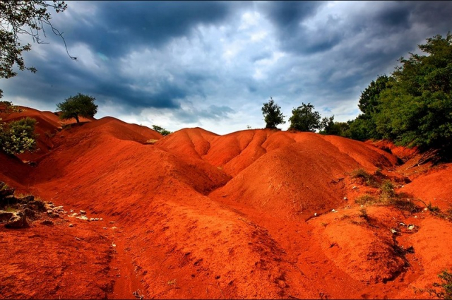 Κοκκινοπηλός: Το σπάνιο δημιούργημα της φύσης στην Πρέβεζα