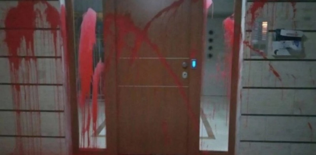 Επίθεση με μπογιές στο σπίτι του διοικητή του Ιπποκρατείου που νοσηλεύεται ο 16χρονος Ρομά