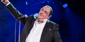 Βασίλης Καρράς: Σε λαϊκό προσκύνημα η σορός του στη Θεσσαλονίκη – Την Τετάρτη η κηδεία
