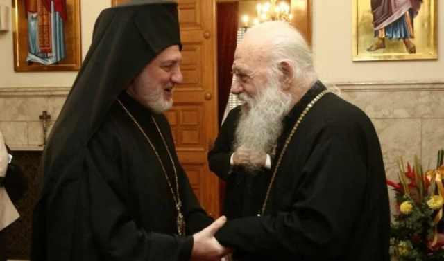 «Χαρτοπόλεμος» από Ιερώνυμο: «Τα παιδιά των ομόφυλων ζευγαριών θα βαφτίζονται όταν το αποφασίσουν»