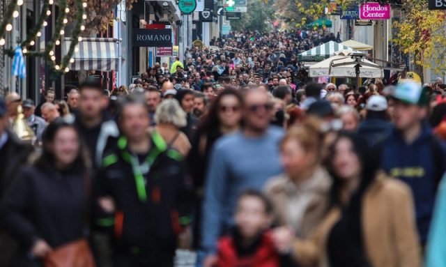 ΕΛΣΤΑΤ: Το προφίλ των Ελλήνων - Πόσο ευτυχισμένοι είναι, τι τρώνε, πόσο καπνίζουν