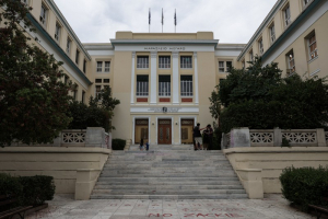 ΑΣΟΕΕ: Χτύπησαν 26χρονο επειδή είχε στη τσάντα του αυτοκόλλητα της ελληνικής σημαίας και της Παναγίας!