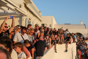 Υπερτουρισμός: Τι φοβίζει τους Έλληνες σύμφωνα με τη Handelsblatt