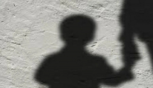 Νονά άρπαξε το βαφτιστήρι από τους γονείς του, και λέει ότι είναι δικό της!