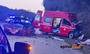 Ιωάννινα: Δύο νεκροί μετά από σύγκρουση ασθενοφόρου και ΙΧ
