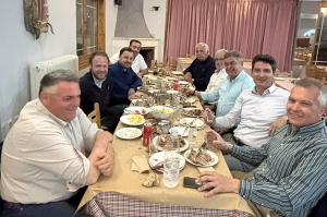 Μάζωξη έξι πρώην δημάρχων στην Πλαγιά!