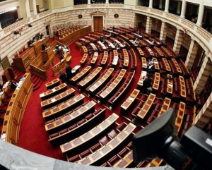 Ποιες εκλογικές περιφέρειες κερδίζουν ή χάνουν βουλευτικές έδρες, με εκτίμηση του νόμιμου πληθυσμού 2021