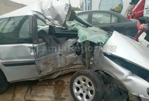 Σφοδρό τροχαίο στην Φθιώτιδα: Κόπηκε στα δύο το αυτοκίνητο – Σώοι οι επιβαίνοντες