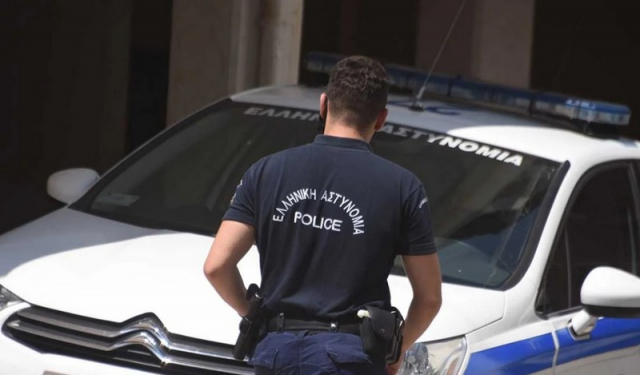 Γυναίκα κατήγγειλε ότι τη βίασε ο σύντροφός της με απειλή όπλου