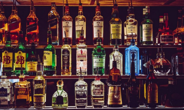 Με τι νοθεύονται τα ποτά και πόσο επικίνδυνα γίνονται για την υγεία