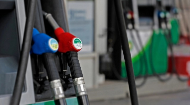 Την επόμενη εβδομάδα η τιμή στην βενζίνη θα πέσει κάτω από τα 2,20 ευρώ