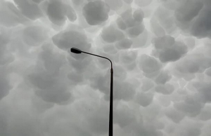 Τα σπάνια σύννεφα “mammatus” κάλυψαν τον ουρανό της Αρτας