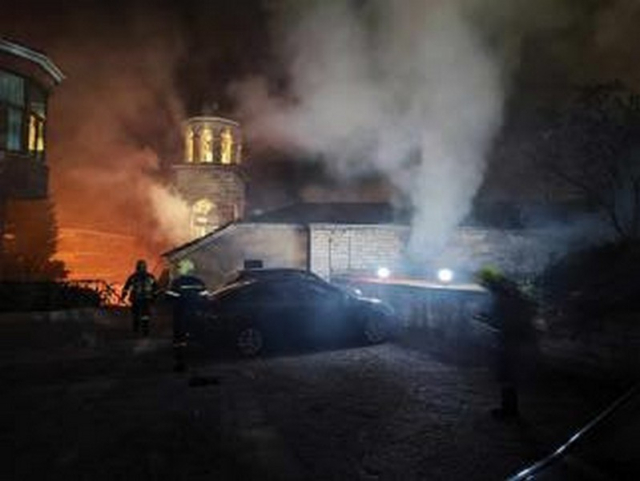 Μεγάλες ζημιές στον Μητροπολιτικό Ναό Ιωαννίνων - Ολονύχτια επιχείρηση της Πυροσβεστικής (φωτό-βίντεο)