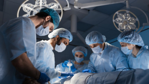 Επιπλοκές μετά το χειρουργείο: Πότε και πώς καλύπτεται η δεύτερη εισαγωγή στο νοσοκομείο