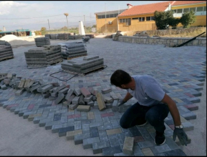 Συνεχίζετε η ανάπλαση της κεντρικής πλατείας του Δρυμού Ακτίου Βόνιτσας