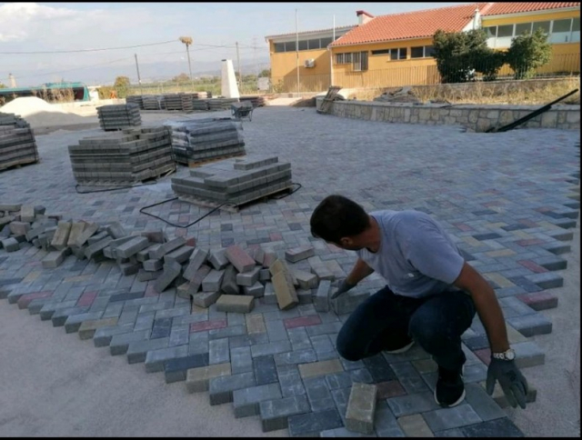 Συνεχίζετε η ανάπλαση της κεντρικής πλατείας του Δρυμού Ακτίου Βόνιτσας