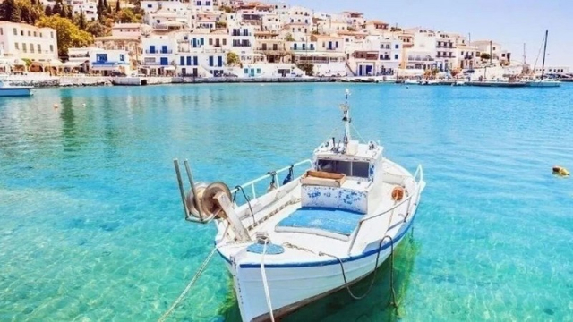 Τρία ελληνικά νησιά - «διαμάντια» προτείνει για το 2025 η La Repubblica​​​​​​​​​​​