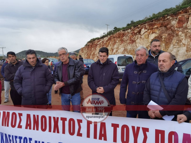 Λευκάδα - Βόνιτσα: Ο κόσμος βγήκε στο δρόμο για να μην κλείσει ο δρόμος... (φωτό - βίντεο)