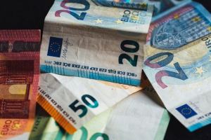 ΕΛΣΤΑΤ: Ανατιμήσεις δίχως τέλος στα τρόφιμα – Η ακρίβεια ροκανίζει το εισόδημα των Ελλήνων