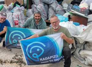 Οι  Αλιείς της Πρέβεζας γιόρτασαν τις 7 Γαλάζιες Σημαίες καθαρίζοντας τον Αμβρακικό