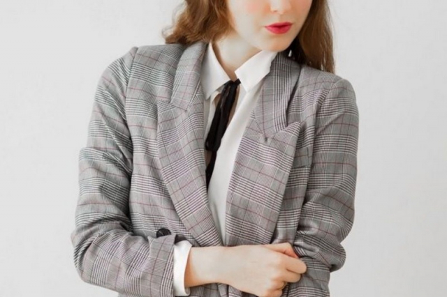 5 κομμάτια που δανείζονται οι γυναίκες από την ντουλάπα των ανδρών