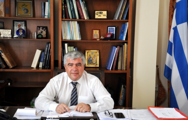 Τη θητεία τριών συνεργατών του ανανέωσε ο Δήμαρχος Πρέβεζας