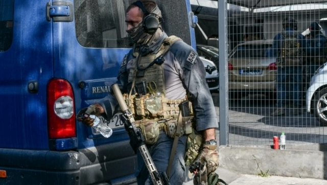 Σκηνές φαρ ουέστ στην Γλυφάδα