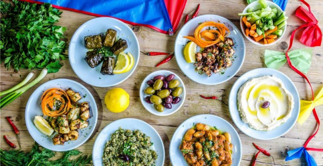 Ανοιχτά την Καθαρά Δευτέρα τα καταστήματα τροφίμων