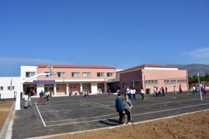 Βόλος: Σοβαρό επεισόδιο με ξύλο, μπουνιές και κλωτσιές μεταξύ μαθητών έξω από σχολείο