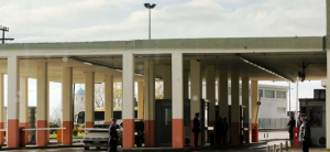 «Τσακωτοί» με 45 πιστόλια έγιναν τρεις αλλοδαποί στο τελωνείο των Κήπων