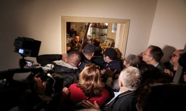 Πλειστηριασμοί: Το κράτος κάνει τον τραμπουκισμό «delivery» στην πόρτα μας