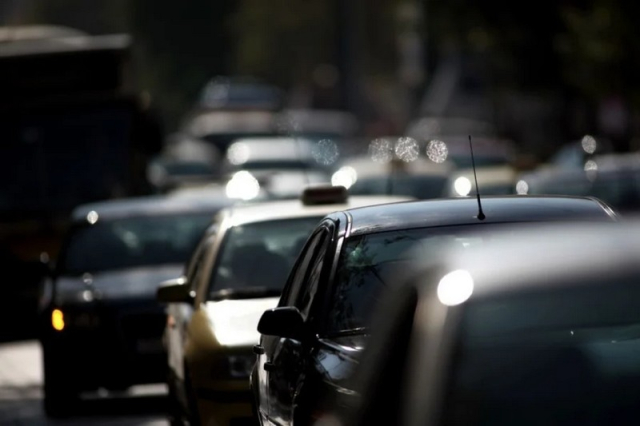 Ουρές χιλιομέτρων προς Λευκάδα / Ανακοίνωση του δήμου