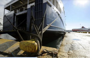 Δεμένα τα πλοία σε Ιόνιο και Αιγαίο λόγω των θυελλωδών ανέμων