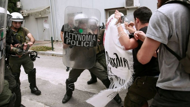 Μην πυροβολείτε τα παιδιά μας...