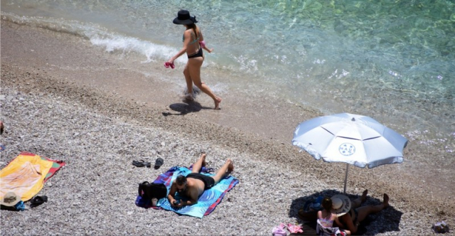Καιρός: Επιμένουν τα 40άρια και το επόμενο τριήμερο - Έρχονται θερμικές καταιγίδες