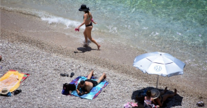 Καιρός: Επιμένουν τα 40άρια και το επόμενο τριήμερο - Έρχονται θερμικές καταιγίδες
