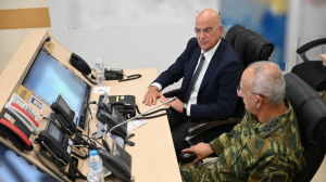 Δένδιας: Απομακρύνθηκαν με C-130 από το Λίβανο 22 Έλληνες και 38 Κύπριοι