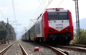 Εφιάλτης στη Λιβαδειά: Τρένο έσερνε γυναίκα που είχε πιαστεί στις πόρτες