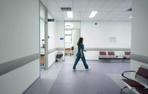 «Ράβε-ξήλωνε» στο ΕΣΥ: Αλλάζει η προκήρυξη Γκάγκα για την πρόσληψη 126 διευθυντών ΕΣΥ