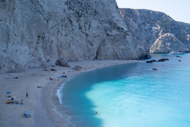 Booking.com | Πώς τα καταλύματα θα μεγιστοποιήσουν τα έσοδά τους, αξιοποιώντας τις τάσεις του 2024