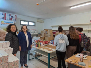 Στο Κοινωνικό Παντοπωλείο του Δήμου οι μαθητές του 2ου Πειραματικού Λυκείου