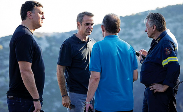 Δεν μπορούν να σβήσουν καμία φωτιά