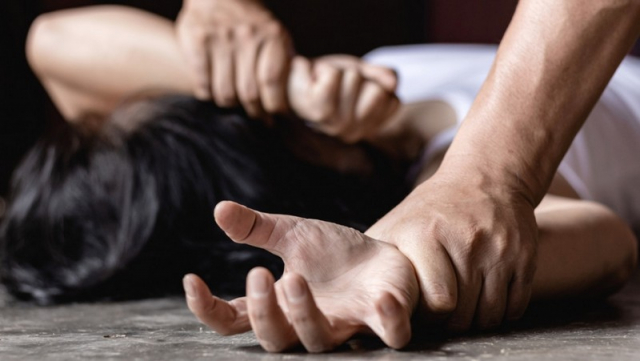 Κρήτη: Τη βίαζαν διαδοχικά σε παραλία